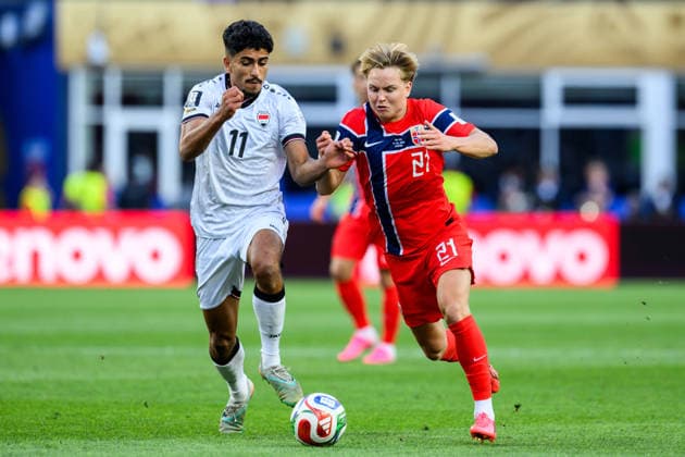 260616 Ahmed Qasem of Iraq and Andreas Schjelderup of Norway during the FIFA World Cup, WM, Weltmeisterschaft, Fussball 2026 group stage football match between Iraq and Norway on June 16, 2026 in Foxborough. Photo: Vegard Grott BILDBYRAN kod VG VG0955 bbeng fotboll football soccer fotball vm fotbolls-vm fotball-vm fotbolls-vm 2026 fifa world cup 2026 norge norway iraq irak