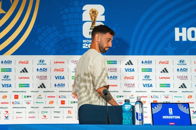 FIFA Fussball Weltmeisterschaft 2026, Gruppe K, Spiel 1, Portugal vs. DR Kongo, 16.06.2026 im NRG Stadium in Houton, Texas Pressekonferenz mit Bruno Fernandes und Roberto Martinez, Trionda Ball