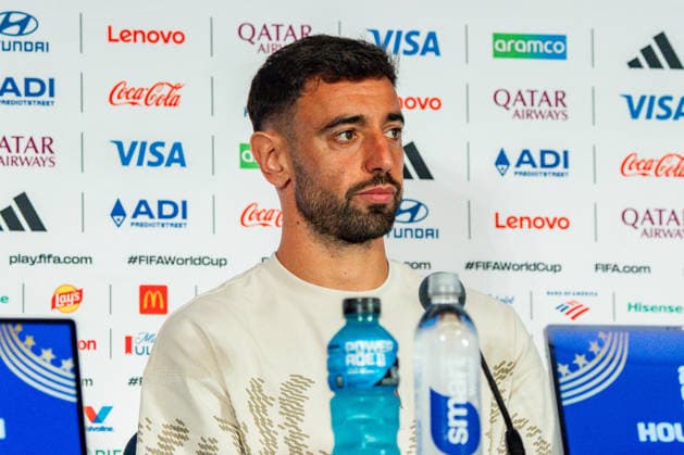 FIFA Fussball Weltmeisterschaft 2026, Gruppe K, Spiel 1, Portugal vs. DR Kongo, 16.06.2026 im NRG Stadium in Houton, Texas Pressekonferenz mit Bruno Fernandes und Roberto Martinez, Trionda Ball