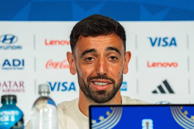 FIFA Fussball Weltmeisterschaft 2026, Gruppe K, Spiel 1, Portugal vs. DR Kongo, 16.06.2026 im NRG Stadium in Houton, Texas Pressekonferenz mit Bruno Fernandes und Roberto Martinez, Trionda Ball