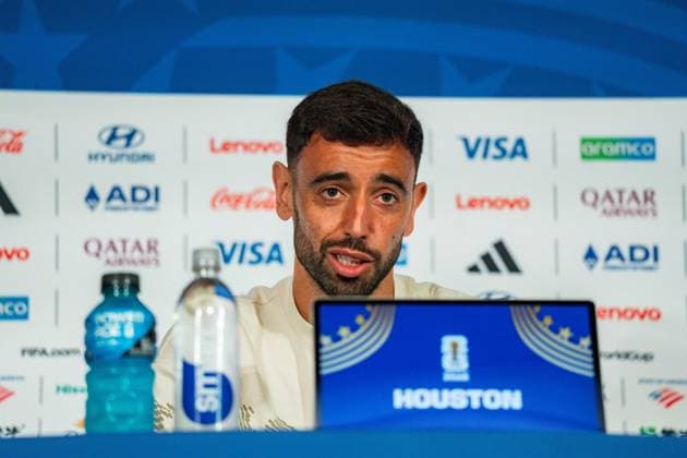 FIFA Fussball Weltmeisterschaft 2026, Gruppe K, Spiel 1, Portugal vs. DR Kongo, 16.06.2026 im NRG Stadium in Houton, Texas Pressekonferenz mit Bruno Fernandes und Roberto Martinez, Trionda Ball