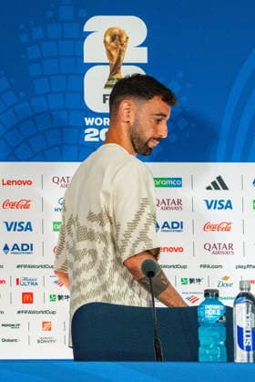 FIFA Fussball Weltmeisterschaft 2026, Gruppe K, Spiel 1, Portugal vs. DR Kongo, 16.06.2026 im NRG Stadium in Houton, Texas Pressekonferenz mit Bruno Fernandes und Roberto Martinez, Trionda Ball