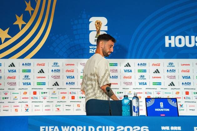 FIFA Fussball Weltmeisterschaft 2026, Gruppe K, Spiel 1, Portugal vs. DR Kongo, 16.06.2026 im NRG Stadium in Houton, Texas Pressekonferenz mit Bruno Fernandes und Roberto Martinez, Trionda Ball