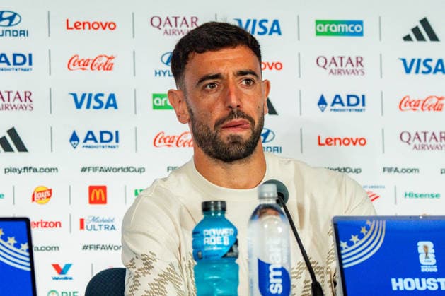 FIFA Fussball Weltmeisterschaft 2026, Gruppe K, Spiel 1, Portugal vs. DR Kongo, 16.06.2026 im NRG Stadium in Houton, Texas Pressekonferenz mit Bruno Fernandes und Roberto Martinez, Trionda Ball
