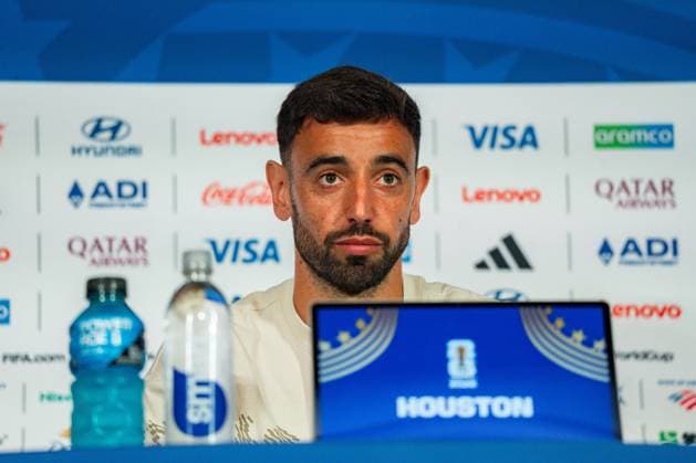 FIFA Fussball Weltmeisterschaft 2026, Gruppe K, Spiel 1, Portugal vs. DR Kongo, 16.06.2026 im NRG Stadium in Houton, Texas Pressekonferenz mit Bruno Fernandes und Roberto Martinez, Trionda Ball