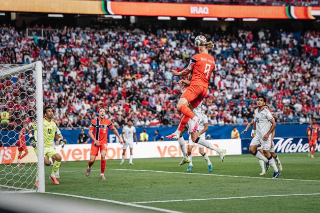 Fußball Herren FIFA Fußball-Weltmeisterschaft 2026 Gruppe I Irak vs. Norwegen 16.06.2026 Der Kopfball von Erling Haaland ( 9, Norwegen) wird zur Vorlage zum Tor Boston Boston Stadium Massachusetts United States of America