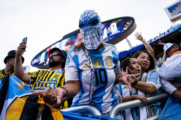260616 Fans of Argentina ahead of the FIFA World Cup, WM, Weltmeisterschaft, Fussball 2026 football match between Argentina and Algeria on June 16, 2026 in Kansas City. Photo: Joel Marklund BILDBYRAN kod JM JM0825 bbeng fotboll football soccer fotball vm fotbolls-vm fotball-vm fotbolls-vm 2026 fifa world cup 2026 argentina algeria algeriet publik supporter *** June 16, 2026  Copyright: JOELxMARKLUND BB260616JM003