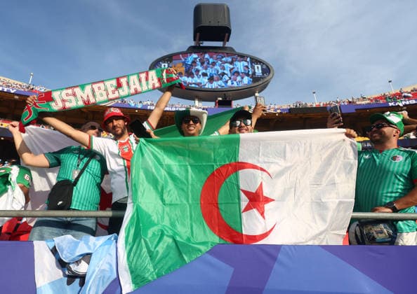 Fans of Algeria show their support before a match against Argentina during the FIFA World Cup, WM, Weltmeisterschaft, Fussball at Arrowhead Stadium in Kansas City, Missouri, on Tuesday, June 16, 2026.  KAN20260616905 CHRISTIANxBRUNSKILL
