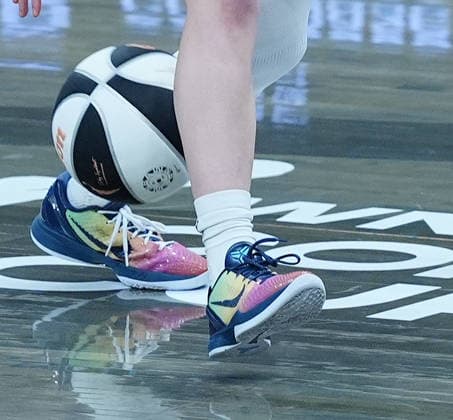 INDIANAPOLIS, IN - JUNE 16: Indiana Fever guard Caitlin Clark (22) dribbles between her legs wearing her Taylor Swift themed shoes, the NIKE 6 Protro Eras Tour, against the Toronto Tempo on June 16, 2026, at Gainbridge Fieldhouse in Indianapolis, Indiana. (Photo by Brian Spurlock Icon Sportswire) WNBA, Basketball Damen, USA JUN 16 Toronto Tempo at Indiana Fever EDITORIAL USE ONLY Icon26061617