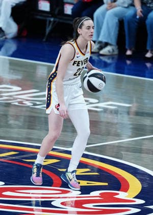 INDIANAPOLIS, IN - JUNE 16: Indiana Fever guard Caitlin Clark (22) brings the ball up against the Toronto Tempo on June 16, 2026, at Gainbridge Fieldhouse in Indianapolis, Indiana. (Photo by Brian Spurlock Icon Sportswire) WNBA, Basketball Damen, USA JUN 16 Toronto Tempo at Indiana Fever EDITORIAL USE ONLY Icon2606162