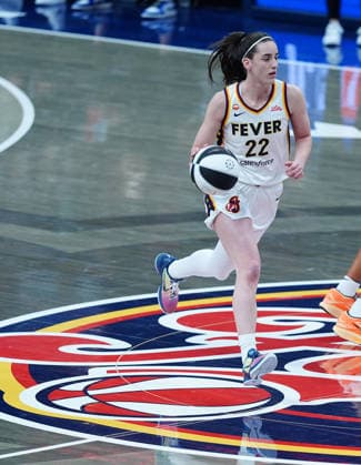 INDIANAPOLIS, IN - JUNE 16: Indiana Fever guard Caitlin Clark (22) brings the ball up against the Toronto Tempo on June 16, 2026, at Gainbridge Fieldhouse in Indianapolis, Indiana. (Photo by Brian Spurlock Icon Sportswire) WNBA, Basketball Damen, USA JUN 16 Toronto Tempo at Indiana Fever EDITORIAL USE ONLY Icon2606165