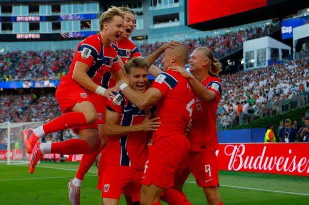 Norway defender Leo Ostigard second from right celebrates his goal against Iraq with his teammates during the second half of their FIFA World Cup, WM, Weltmeisterschaft, Fussball match at Gillette Stadium in Foxborough, Massachusetts, on Tuesday, June 16, 2026.  BOP20260616026 CJxGUNTHER