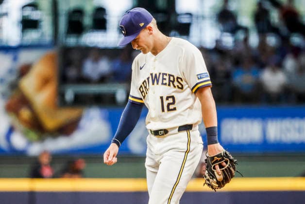 Milwaukee Brewers shortstop Cooper Pratt reacts after making a throwing error on a ground ball hit by Cleveland Guardians shortstop Brayan Rocchio in the fourth inning of the MLB, Baseball Herren, USA game between the Cleveland Guardians and the Milwaukee Brewers at American Family Field in Milwaukee, Wisconsin on Tuesday, June 16, 2026. The game is Pratt s major league debut.  MIL20260616808 TANNENxMAURY