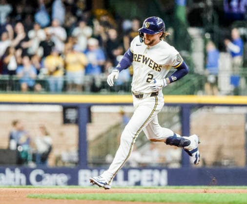 Milwaukee Brewers second baseman Brice Turang runs the bases after hitting a home run in the fourth inning of the MLB, Baseball Herren, USA game between the Cleveland Guardians and the Milwaukee Brewers at American Family Field in Milwaukee, Wisconsin on Tuesday, June 16, 2026.  MIL20260616811 TANNENxMAURY