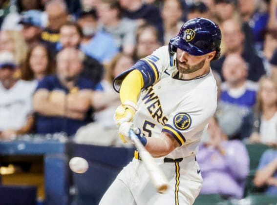 Milwaukee Brewers center fielder Garrett Mitchell hits a single in the fifth inning of the MLB, Baseball Herren, USA game between the Cleveland Guardians and the Milwaukee Brewers at American Family Field in Milwaukee, Wisconsin on Tuesday, June 16, 2026.  MIL20260616813 TANNENxMAURY