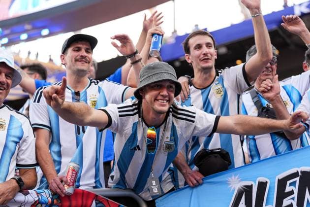 Argentina fans in the Kansas City Stadium Argentina v Algeria, 2026 FIFA World Cup, WM, Weltmeisterschaft, Fussball Group J, Football, Kansas City Stadium, Kansas, Missouri, USA - 16 Jun 2026Kansas Kansas City Stadium Missouri (MO) United States of America EDITORIAL USE ONLY No use with unauthorised audio, video, data, fixture lists, club league logos or live services. Online in-match use limited to 120 images, no video emulation. No use in betting, games or single club league player publications.  Copyright: xIsmaelxAdnan Shutterstockx 16929214at