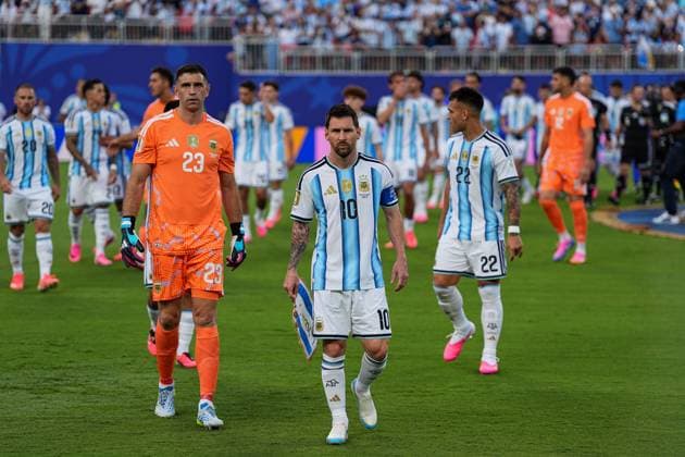 Lionel Messi of Argentina and Emiliano Martinez of Argentina lead the Argentina team Argentina v Algeria, 2026 FIFA World Cup, WM, Weltmeisterschaft, Fussball Group J, Football, Kansas City Stadium, Kansas, Missouri, USA - 16 Jun 2026Kansas Kansas City Stadium Missouri (MO) United States of America EDITORIAL USE ONLY No use with unauthorised audio, video, data, fixture lists, club league logos or live services. Online in-match use limited to 120 images, no video emulation. No use in betting, games or single club league player publications.  Copyright: xIsmaelxAdnan Shutterstockx 16929214aw