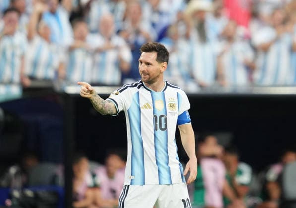 Lionel Andres Messi (Argentina) scores and celebrates his teams first goal during Argentina and Algeria, Group J FIFA World Cup, WM, Weltmeisterschaft, Fussball 2026, Kansas Stadium, Kansas, United States on June 16, 2026. Thor Wegner DeFodi Images. (Photo by DeFodi Images) -