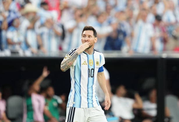 Lionel Andres Messi (Argentina) scores and celebrates his teams first goal during Argentina and Algeria, Group J FIFA World Cup, WM, Weltmeisterschaft, Fussball 2026, Kansas Stadium, Kansas, United States on June 16, 2026. Thor Wegner DeFodi Images. (Photo by DeFodi Images) -