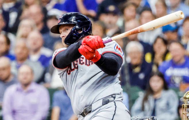 Cleveland Guardians designated hitter Rhys Hoskins hits a double in the sixth inning of the MLB, Baseball Herren, USA game between the Cleveland Guardians and the Milwaukee Brewers at American Family Field in Milwaukee, Wisconsin on Tuesday, June 16, 2026.  MIL20260616816 TANNENxMAURY