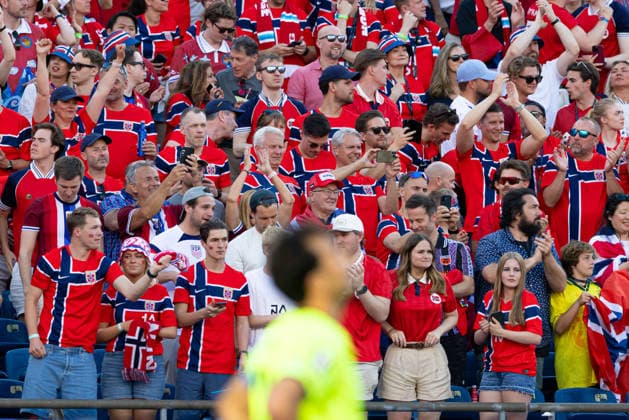 June 16, 2026; Foxborough, Massachusetts, USA; Norway fans celebrate as Iraq goalkeeper Jalal Hassan (12) is left to rue a mistake that led to a Norway goal in a FIFA World Cup, WM, Weltmeisterschaft, Fussball 2026 Group I match between Iraq and Norway at Boston Stadium. (c) CSM - ZUMAc04_ 20260616_zma_c04_073 Copyright: xBurtxGranofskyx
