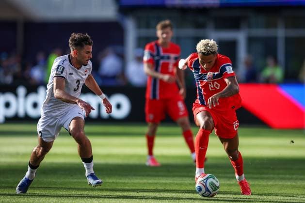 Iraq v Norway Group I - FIFA World Cup, WM, Weltmeisterschaft, Fussball 2026 FOXBOROUGH, MASSACHUSETTS - JUNE 16: Antonio Nusa 20 of Norway drives forward with the ball while being closed down by Hussein Ali 3 of Iraq during the FIFA World Cup 2026 match at Boston Stadium on June 16, 2026. photo by Ayman Aref JNA Press MASSACHUSETTS US Copyright: x xAymanxArefxMohamedxSaadxElxDinx xJNAxPressx