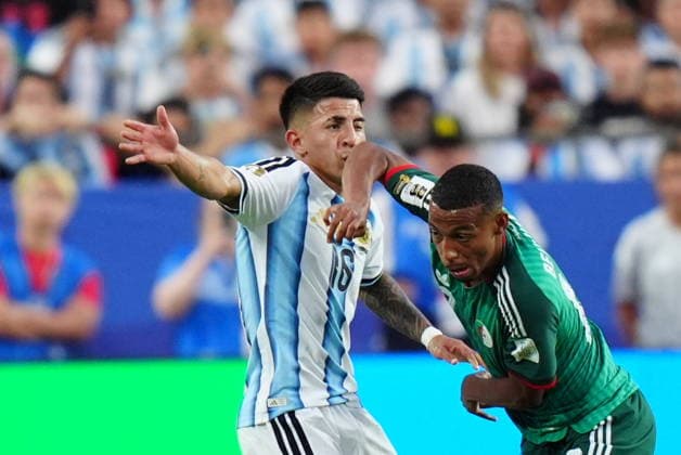 Argentina v Algeria - FIFA World Cup, WM, Weltmeisterschaft, Fussball 2026 - Group J KANSAS CITY, UNITED STATES - JUNE 16: Thiago Almada of Argentina in action against Rafik Belghali of Algeria during the 2026 FIFA World Cup First Stage Group J match between Argentina and Algeria at Arrowhead Stadium (Kansas City Stadium) in Kansas City, Missouri, United States on June 16, 2026. Hakan Akgun Anadolu Missouri United States. Editorial use only. Please get in touch for any other usage.  Copyright: x2026xAnadoluxHakanxAkgunx