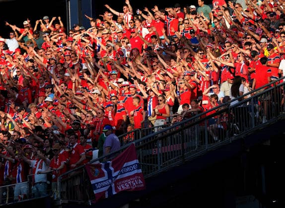 (260617) -- BOSTON, June 17, 2026 -- Fans of Norway react during the group I match between Norway and Iraq at the FIFA World Cup, WM, Weltmeisterschaft, Fussball 2026 at Boston Stadium in Boston, the United States, June 16, 2026. ) (SP)U.S.-BOSTON-FOOTBALL-FIFA WORLD CUP-GROUP I-NOR VS IRQ HuangxZongzhi 