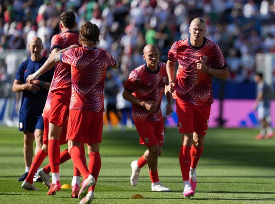 (260617) -- BOSTON, June 17, 2026 -- Players of Norway do pre-match warm-up before the group I match between Norway and Iraq at the FIFA World Cup, WM, Weltmeisterschaft, Fussball 2026 at Boston Stadium in Boston, the United States, June 16, 2026. ) (SP)U.S.-BOSTON-FOOTBALL-FIFA WORLD CUP-GROUP I-NOR VS IRQ HuangxZongzhi 