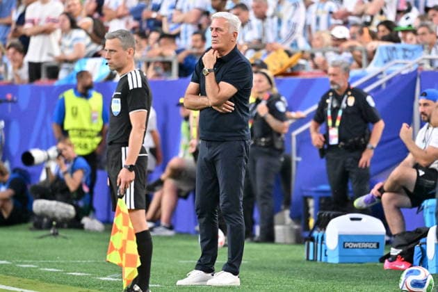 FIFA World Cup, WM, Weltmeisterschaft, Fussball 2026 - Group J - Argentina vs Algeria Algeria s head coach Vladimir Petkovic looks on during the FIFA World Cup 2026 group stage match Argentina against Algeria, in Kansas City, Missouri, USA, 16 June 2026. KANSAS CITY United States  Copyright: xAMYxKONTRASx
