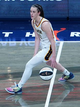 INDIANAPOLIS, IN - JUNE 16: Indiana Fever guard Caitlin Clark (22) dribbles between her legs wearing her Taylor Swift themed shoes, the NIKE 6 Protro Eras Tour, against the Toronto Tempo on June 16, 2026, at Gainbridge Fieldhouse in Indianapolis, Indiana. (Photo by Brian Spurlock Icon Sportswire) WNBA, Basketball Damen, USA JUN 16 Toronto Tempo at Indiana Fever EDITORIAL USE ONLY Icon26061619