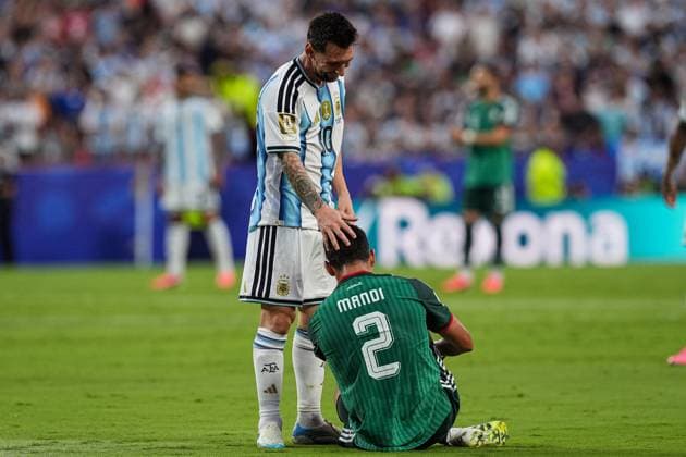 Lionel Messi of Argentina checks on AÃ¯ssa Mandi of Algeria Argentina v Algeria, 2026 FIFA World Cup, WM, Weltmeisterschaft, Fussball Group J, Football, Kansas City Stadium, Kansas, Missouri, USA - 16 Jun 2026Kansas Kansas City Stadium Missouri (MO) United States of America EDITORIAL USE ONLY No use with unauthorised audio, video, data, fixture lists, club league logos or live services. Online in-match use limited to 120 images, no video emulation. No use in betting, games or single club league player publications.  Copyright: xIsmaelxAdnan Shutterstockx 16929214ci
