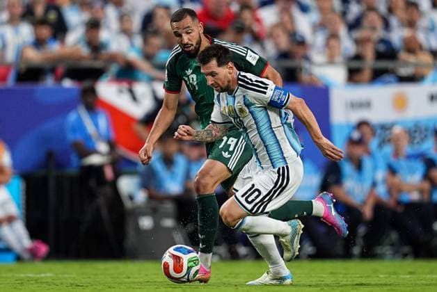 Lionel Messi of Argentina runs with the ball Argentina v Algeria, 2026 FIFA World Cup, WM, Weltmeisterschaft, Fussball Group J, Football, Kansas City Stadium, Kansas, Missouri, USA - 16 Jun 2026Kansas Kansas City Stadium Missouri (MO) United States of America EDITORIAL USE ONLY No use with unauthorised audio, video, data, fixture lists, club league logos or live services. Online in-match use limited to 120 images, no video emulation. No use in betting, games or single club league player publications.  Copyright: xIsmaelxAdnan Shutterstockx 16929214ct