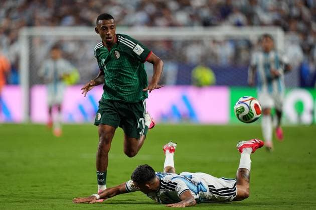 Rafik Belghali of Algeria fouls Facundo Medina of Argentina Argentina v Algeria, 2026 FIFA World Cup, WM, Weltmeisterschaft, Fussball Group J, Football, Kansas City Stadium, Kansas, Missouri, USA - 16 Jun 2026Kansas Kansas City Stadium Missouri (MO) United States of America EDITORIAL USE ONLY No use with unauthorised audio, video, data, fixture lists, club league logos or live services. Online in-match use limited to 120 images, no video emulation. No use in betting, games or single club league player publications.  Copyright: xIsmaelxAdnan Shutterstockx 16929214dd