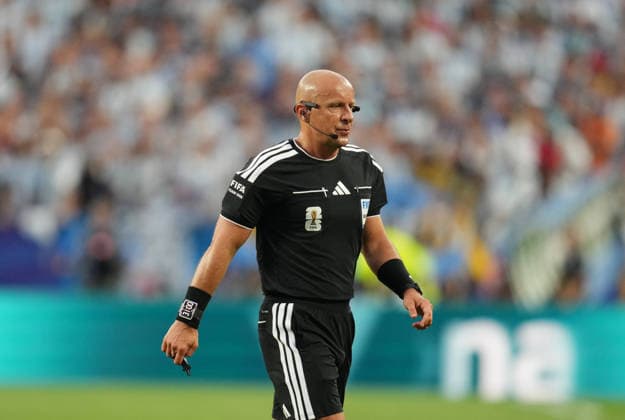 Szymon Marciniak (Polish) looks on during Argentina and Algeria, Group J FIFA World Cup, WM, Weltmeisterschaft, Fussball 2026, Kansas Stadium, Kansas, United States on June 16, 2026. Thor Wegner DeFodi Images. (Photo by DeFodi Images) -