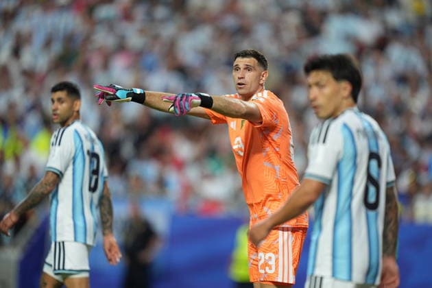 Argentina v Algeria - FIFA World Cup, WM, Weltmeisterschaft, Fussball 2026 - Group J KANSAS CITY, UNITED STATES - JUNE 16: Emiliano Martinez of Argentina in action during the 2026 FIFA World Cup First Stage Group J match between Argentina and Algeria at Arrowhead Stadium (Kansas City Stadium) in Kansas City, Missouri, United States on June 16, 2026. Hakan Akgun Anadolu Missouri United States. Editorial use only. Please get in touch for any other usage.  Copyright: x2026xAnadoluxHakanxAkgunx