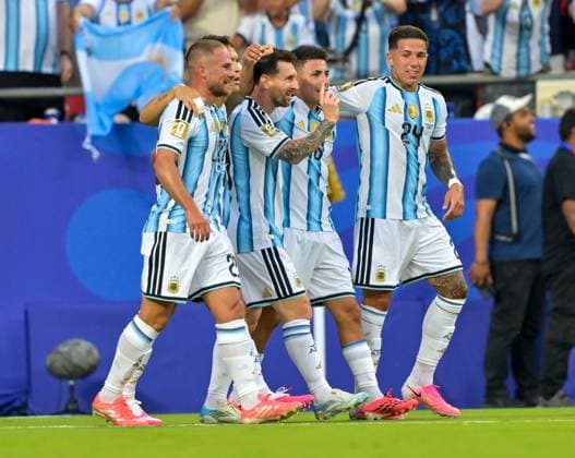 2026 World Cup - Argentina - Algeria KANSAS CITY, MISSOURI - JUNE 16: Lionel Messi 10 of Argentina celebrates his goal with teammates Alexis Mac Allister 20, Julian Alvarez 9, and Enzo Fernandez 24 during the FIFA World Cup, WM, Weltmeisterschaft, Fussball 2026 Group C match between Argentina and Algeria at MetLife Stadium on June 16, 2026 in East Rutherford, New Jersey.Walid Ibrahim JNA Press Kansas United States of America Copyright: x xwalidxibrahimx xJNAxPressx