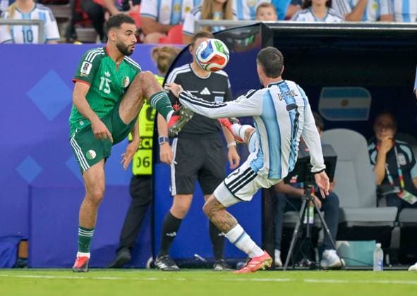2026 World Cup - Argentina - Algeria KANSAS CITY, MISSOURI - JUNE 16: Rodrigo De Paul 7 of Argentina and Fares ChaÃ¯bi 15 of Algeria challenge for a high ball during the FIFA World Cup, WM, Weltmeisterschaft, Fussball 2026 Group C match between Argentina and Algeria at MetLife Stadium on June 16, 2026 in East Rutherford, New Jersey. photo by Walid Ibrahim JNA Press Kansas United States of America Copyright: x xwalidxibrahimx xJNAxPressx