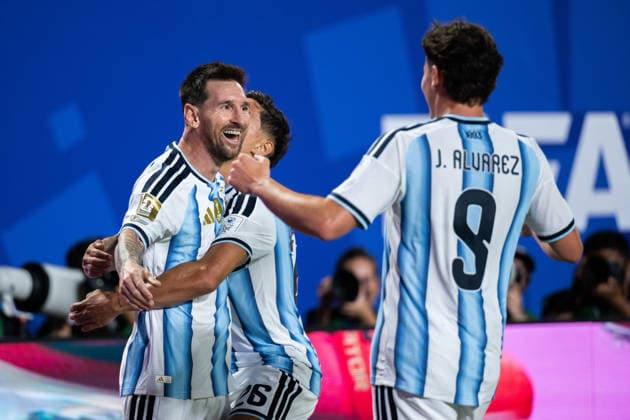 260616 Lionel Messi, Nahuel Molina and Julian Alvarez of Argentina celebrate after 2-0 during the FIFA World Cup, WM, Weltmeisterschaft, Fussball 2026 football match between Argentina and Algeria on June 16, 2026 in Kansas City. Photo: Joel Marklund BILDBYRAN kod JM JM0825 bbeng fotboll football soccer fotball vm fotbolls-vm fotball-vm fotbolls-vm 2026 fifa world cup 2026 argentina algeria algeriet jubel celebration