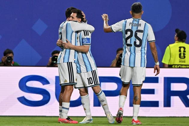 FIFA World Cup, WM, Weltmeisterschaft, Fussball 2026 - Group J - Argentina vs Algeria Lionel Messi of Argentina (C) celebrates with his teammates after scoring the 2-0 goal during the FIFA World Cup 2026 group stage match Argentina against Algeria, in Kansas City, Missouri, USA, 16 June 2026. KANSAS CITY United States  Copyright: xAMYxKONTRASx