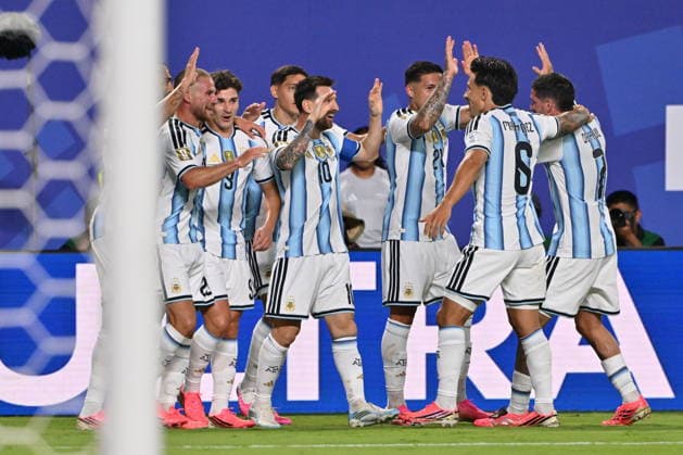 FIFA World Cup, WM, Weltmeisterschaft, Fussball 2026 - Group J - Argentina vs Algeria Lionel Messi of Argentina (C) celebrates with his teammates after scoring the 2-0 goal during the FIFA World Cup 2026 group stage match Argentina against Algeria, in Kansas City, Missouri, USA, 16 June 2026. KANSAS CITY United States  Copyright: xAMYxKONTRASx