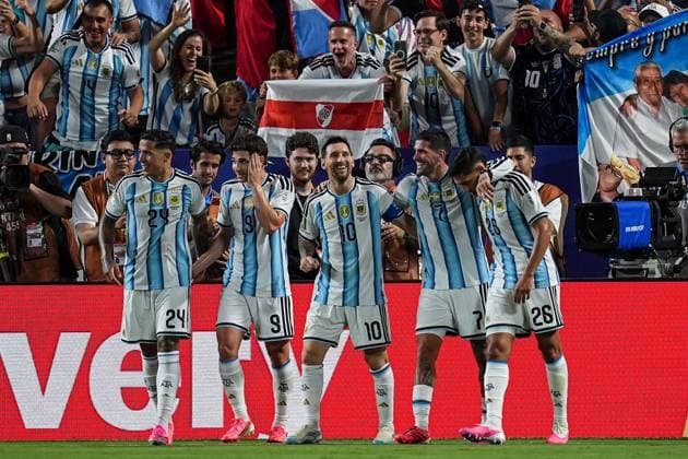 Lionel Messi of Argentina celebrates his third goal with his teammates Argentina v Algeria, 2026 FIFA World Cup, WM, Weltmeisterschaft, Fussball Group J, Football, Kansas City Stadium, Kansas, Missouri, USA - 16 Jun 2026Kansas Kansas City Stadium Missouri (MO) United States of America EDITORIAL USE ONLY No use with unauthorised audio, video, data, fixture lists, club league logos or live services. Online in-match use limited to 120 images, no video emulation. No use in betting, games or single club league player publications.  Copyright: xIsmaelxAdnan Shutterstockx 16929214eg