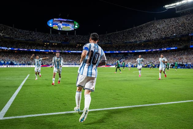 260616 Lionel Messi of Argentina celebrates with teammates after 3-0 during the FIFA World Cup, WM, Weltmeisterschaft, Fussball 2026 football match between Argentina and Algeria on June 16, 2026 in Kansas City. Photo: Joel Marklund BILDBYRAN kod JM JM0825 bbeng fotboll football soccer fotball vm fotbolls-vm fotball-vm fotbolls-vm 2026 fifa world cup 2026 argentina algeria algeriet celebration jubel