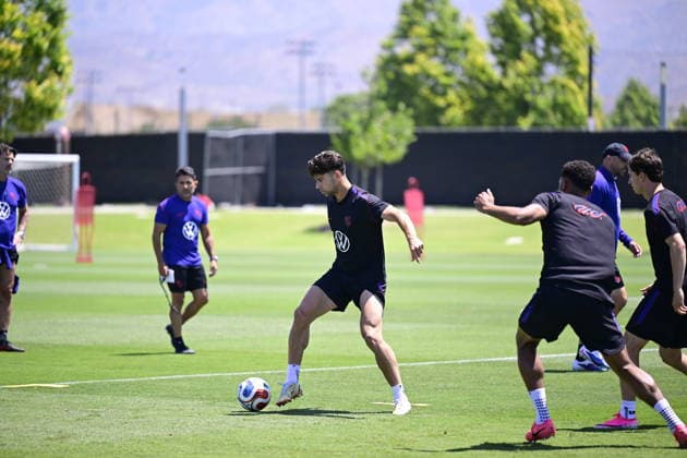 June 16, 2026, Irvine, California, United States: Max Arfsten (18) of the United States Men s national team, Nationalteam is seen during the US team training ahead of the team s FIFA World Cup, WM, Weltmeisterschaft, Fussball 2026 Group D match against Australia at SoFi Stadium. Irvine United States - ZUMAs197 20260616_aaa_s197_059 Copyright: xWestonxHancockx