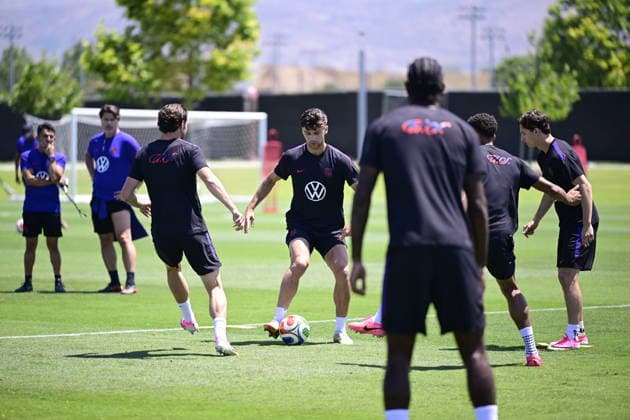 June 16, 2026, Irvine, California, United States: Max Arfsten (18) of the United States Men s national team, Nationalteam is seen during the US team training ahead of the team s FIFA World Cup, WM, Weltmeisterschaft, Fussball 2026 Group D match against Australia at SoFi Stadium. Irvine United States - ZUMAs197 20260616_aaa_s197_062 Copyright: xWestonxHancockx