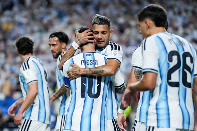 Lionel Messi of Argentina and Facundo Medina of Argentina celebrate after scoring the team s second goal during a FIFA Men’s World Cup 2026 Group Stage football match between Argentina and Algeria at Kansas City Stadium, in Kansas City on June 16th 2026 (Photo by Alexandra Fechete SPP)  Copyright: xAlexandraxFechete SPPx Sportspressphoto_SPR168149