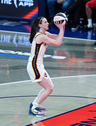INDIANAPOLIS, IN - JUNE 16: Indiana Fever guard Caitlin Clark (22) shoots a free throw against the Toronto Tempo on June 16, 2026, at Gainbridge Fieldhouse in Indianapolis, Indiana. (Photo by Brian Spurlock Icon Sportswire) WNBA, Basketball Damen, USA JUN 16 Toronto Tempo at Indiana Fever EDITORIAL USE ONLY Icon26061639