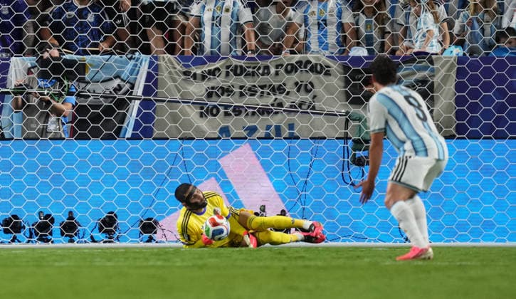 Luca Zidane (Algeria) controls the ball during Argentina and Algeria, Group J FIFA World Cup, WM, Weltmeisterschaft, Fussball 2026, Kansas Stadium, Kansas, United States on June 16, 2026. Thor Wegner DeFodi Images. (Photo by DeFodi Images) -