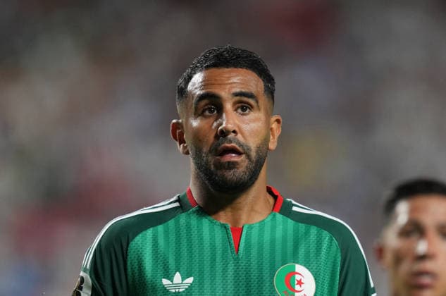 Riyad Karim Mahrez (Algeria) looks on during Argentina and Algeria, Group J FIFA World Cup, WM, Weltmeisterschaft, Fussball 2026, Kansas Stadium, Kansas, United States on June 16, 2026. Thor Wegner DeFodi Images. (Photo by DeFodi Images) -