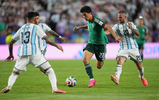 Ibrahim Maza (Algeria) controls the ball during Argentina and Algeria, Group J FIFA World Cup, WM, Weltmeisterschaft, Fussball 2026, Kansas Stadium, Kansas, United States on June 16, 2026. Thor Wegner DeFodi Images. (Photo by DeFodi Images) -